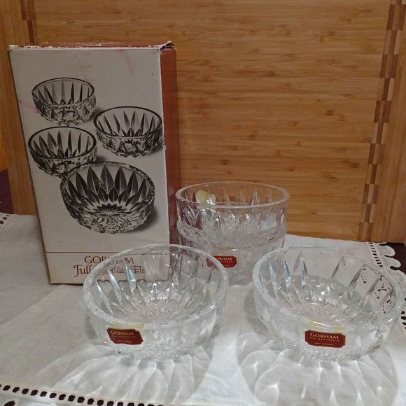 Set of 4 Gorham Lascala fruit bowl NIB - Picture 1 of 3